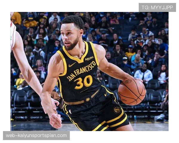 克莱·汤普森三分接球果断出手拉开与库里得分结构差距