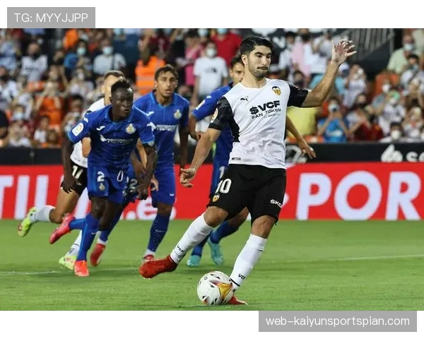 瓦伦西亚球迷抗议持续：比赛氛围受影响，球队成绩面临考验