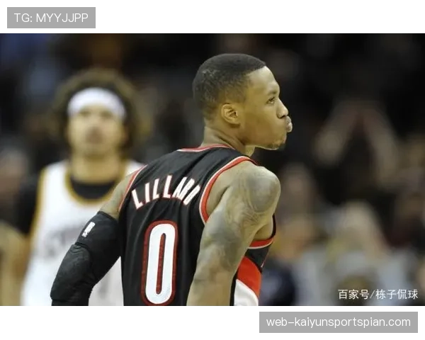 里克·巴里无球跑动主导进攻，改变76人防守布局